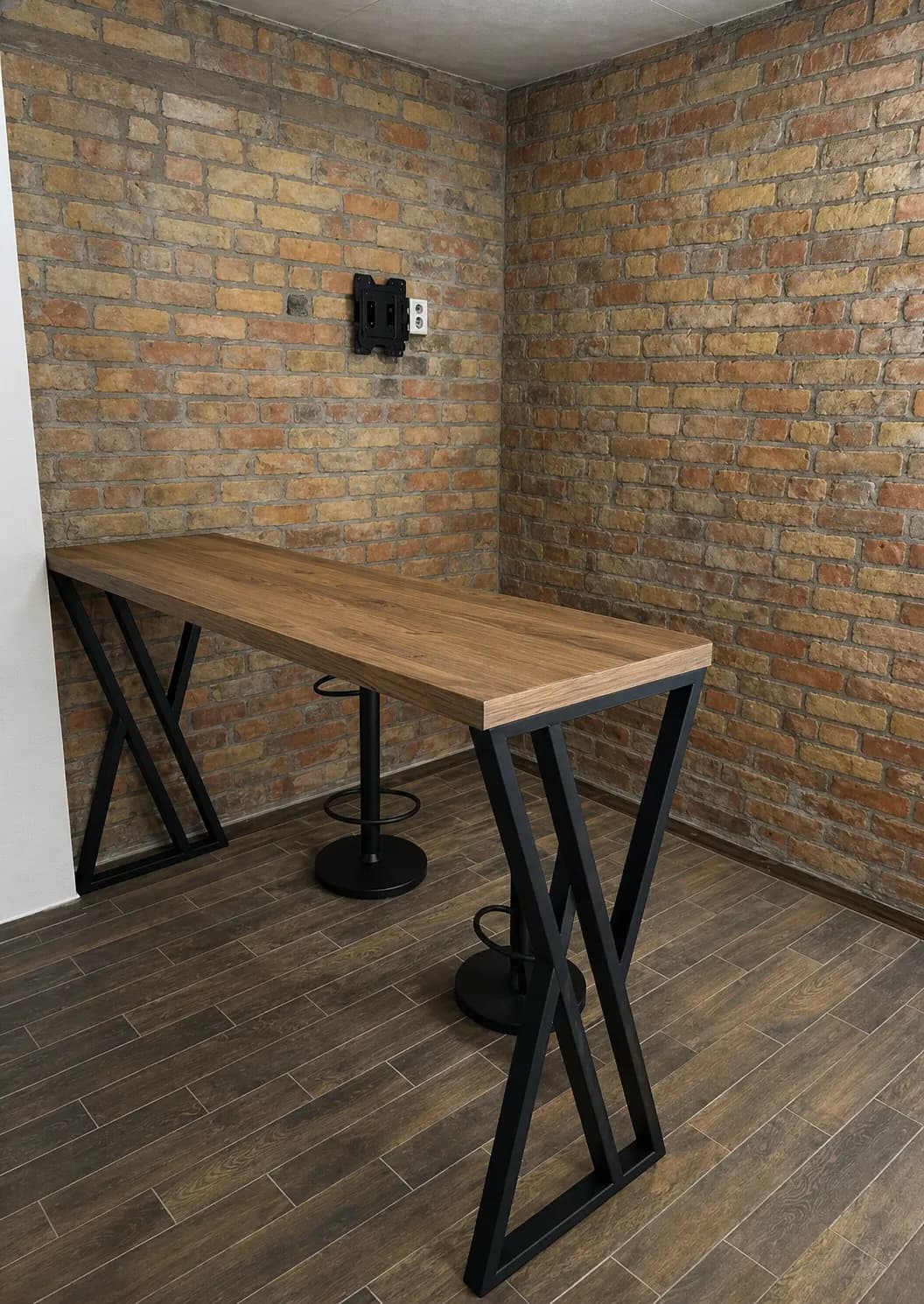 Mebel drewniany wykonany na zamówienie — kadr 1